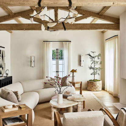 Τα χρώματα που αναδεικνύουν το ξύλο, τον φθινοπωρινό πρωταγωνιστή στο σπίτι μας