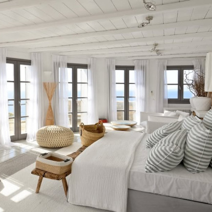 5 βήματα για να χαρίσετε νησιώτικη αύρα στο υπνοδωμάτιό σας, σαν να βγήκε από πολυτελές κυκλαδίτικο resort