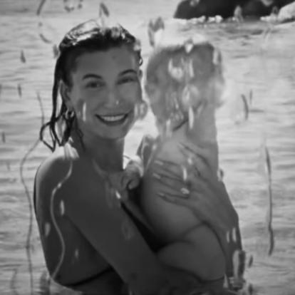 Το νέο video clip του Justin Bieber για το τραγούδι 'YUKON' είναι οικογενειακή υπόθεση 