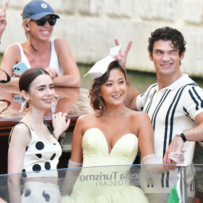 Τα εντυπωσιακά γυρίσματα της 'Emily in Paris' στη Βενετία για την πολυαναμενόμενη 5η σεζόν 