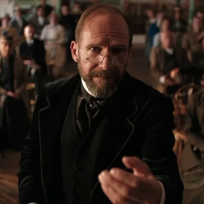 Κυκλοφόρησε το trailer της ταινίας 'The Choral' με πρωταγωνιστή τον Ralph Fiennes