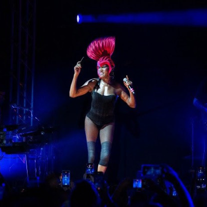 Η Grace Jones στην ανεπανάληπτη συναυλία της στον Λόφο της Σάνης κατέρριψε όλα τα στερεότυπα γύρω από την ηλικία