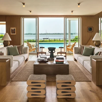 Ένα ονειρεμένο καταφύγιο δίπλα στη θάλασσα της Νέας Υόρκης με εκλεπτυσμένη διακόσμηση και ατμόσφαιρα 