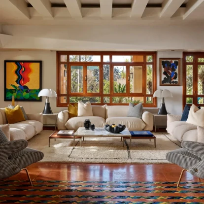  Ένα αρχιτεκτονικό στολίδι του 60' στη Καζαμπλάνκα, με μια σπάνια συλλογή έργων τέχνης και design 