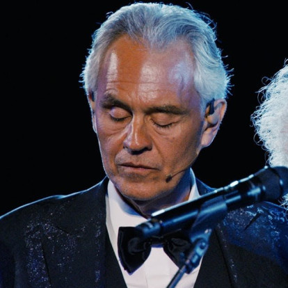 Η συγκινητική ερμηνεία του Andrea Bocelli με τον Brian May στο Teatro del Silenzio