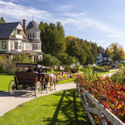 Ένα μοναδικό νησί, σταματημένο στον χρόνο, όπου τα άλογα κυριαρχούν και η φύση χαρίζει απόλυτη ηρεμία