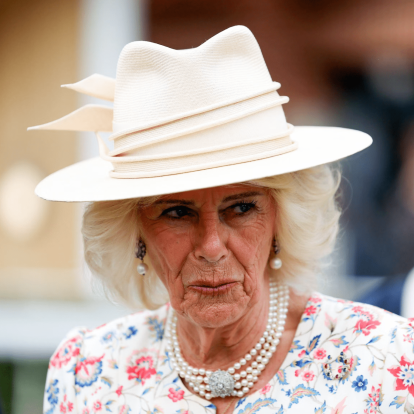 Θύμα σεξουαλικής επίθεσης η βασίλισσα Καμίλα ως έφηβη - Η μεγάλη αποκάλυψη της κρυφής ιστορίας 