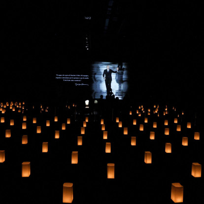 Το τελευταίο συγκινητικό αντίο του κόσμου στον Giorgio Armani στο Μιλάνο συνεχίζεται
