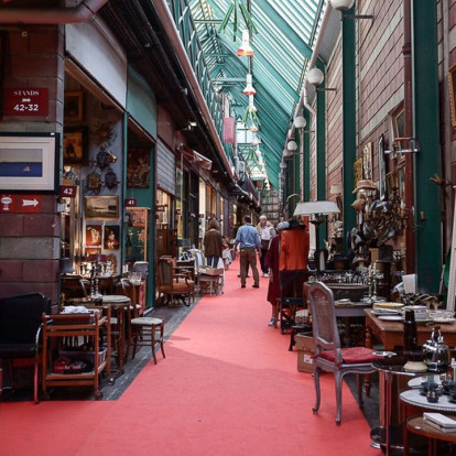 Μία περιήγηση στη μεγαλύτερη αγορά του Παρισιού με vintage αντικείμενα
