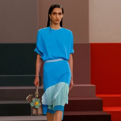 Η Sylvia Venturi Fendi επαναπροσδιόρισε τη σύγχρονη πολυτέλεια μέσα από την ολοκαίνουρια collection στο Μιλάνο