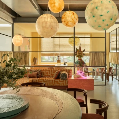 Με έμπνευση από τη μόδα, το ονειρικό Design Lab της Alémais στο Σίδνεϊ μεταμορφώνεται σε έναν πολυχώρο γεμάτο ζωντάνια