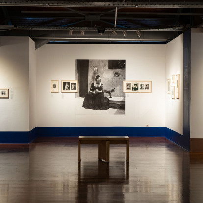 Frida Kahlo - Her Photos: Ξεναγηθήκαμε πρώτοι στη μεγάλη έκθεση του ανανεωμένου MOMus-Μουσείο Φωτογραφίας και ανακαλύψαμε τις μέχρι τώρα κρυφές πτυχές της εμβληματικής καλλιτέχνιδας