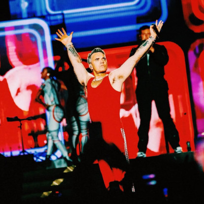 Ο Robbie Williams πρόσφερε στο Καλλιμάρμαρο ένα φαντασμαγορικό show, αποδεικνύοντας γιατί είναι ο «Βασιλιάς της Ψυχαγωγίας»