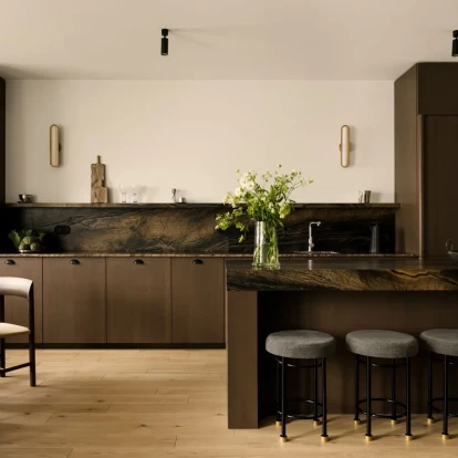 7 ιδέες αποθήκευσης σε μία κουζίνα που προτείνουν οι σχεδιαστές αυτή τη στιγμή 