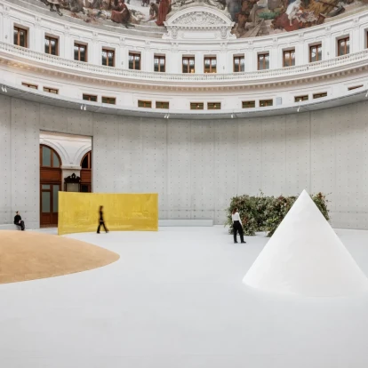 Chryssa & Iannis Xenakis σε μια σπουδαία έκθεση αφιερωμένη στον μινιμαλισμό στο Bourse de Commerce - Pinault Collection