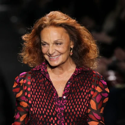 Η θρυλική σχεδιάστρια Diane von Fürstenberg έρχεται στη Θεσσαλονίκη για μια συγκινητική τελετή βράβευσης, που τιμά τη ζωή και το έργο της