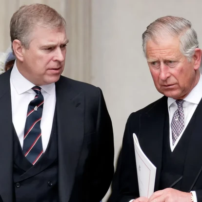 Ο Βασιλιάς Κάρολος 'κόβει' τον αδελφό του από τους χριστουγεννιάτικους εορτασμούς - Ποιοι είναι οι λόγοι; 