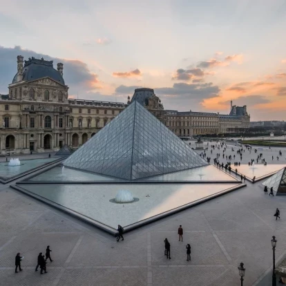 Το χρονικό της σοκαριστικής ληστείας και η επόμενη μέρα για το Μουσείο του Λούβρου
