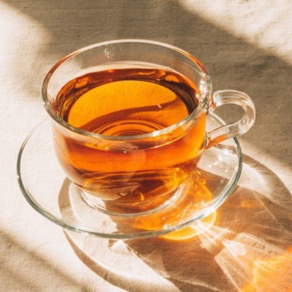 Με τι πρέπει να συνδυάζετε το τσάι σας ώστε να απαλλαγείτε άμεσα από τον πονόλαιμο