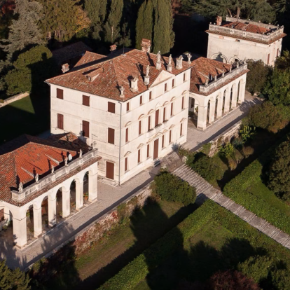 Μία ιστορική βίλα στην ύπαιθρο της Βενετίας αναγεννήθηκε με σεβασμό στο παρελθόν και σύγχρονα στοιχεία