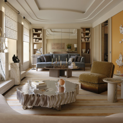 Πλημμυρισμένο από το φως του ήλιου, ένα μικρό διαμέρισμα του 19ου αιώνα στο Παρίσι απέκτησε νέα ζωή