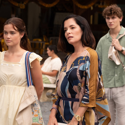 It's official: Η σειρά - φαινόμενο 'The White Lotus' ταξιδεύει για πρώτη φορά στη Γαλλία 