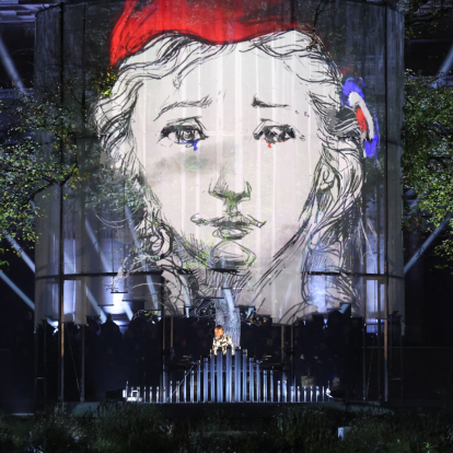 Το Παρίσι τίμησε μοναδικά τη μνήμη των θυμάτων του Bataclan δέκα χρόνια μετά