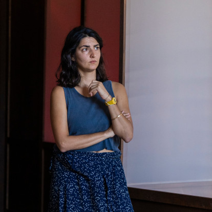 SKG Stories: Η Μαριλένα Κατρανίδου μιλά για τη μόνη πόλη που από όλους τους δρόμους της βλέπεις το φεγγάρι