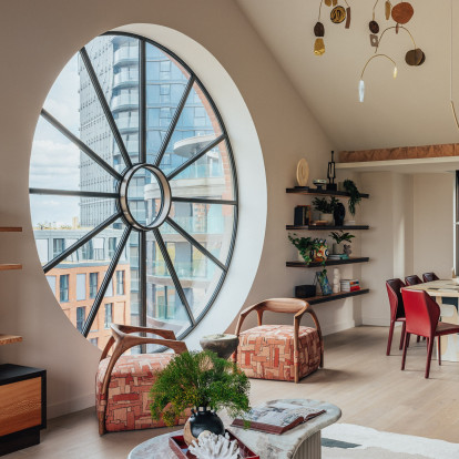 Το Chelsea Powerhouse στο Λονδίνο μεταμορφώθηκε αποφεύγοντας τα κλισέ του industrial στιλ