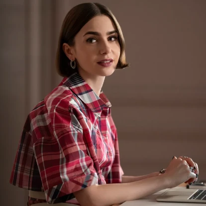 Οι 5 μεγαλύτερες τάσεις που ξεχώρισαν από τη νέα σεζόν του Emily In Paris 