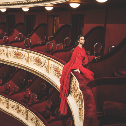 Η διεθνούς φήμης ηθοποιός Fotini Peluso είναι η anniversary muse της συλλεκτικής έκδοσης του GLOW