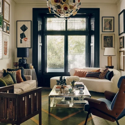 Μια ανανεωμένη μεζονέτα στο Κένσινγκτον: Το σπίτι που θυμίζει καμβά τέχνης