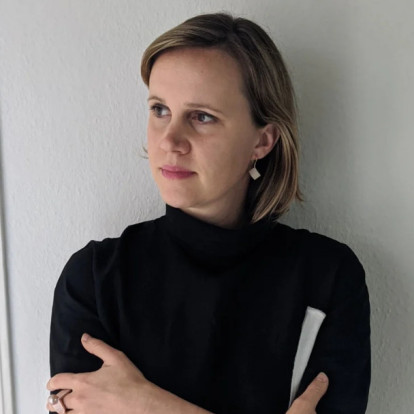 Η Melanie Georgacopoulos, μέσα από τις δημιουργίες της, μας εισάγει στον μαγικό κόσμο των μαργαριταριών