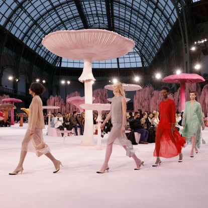 Η Chanel του Matthieu Blazy γράφει το δικό της παραμύθι στην Haute Couture