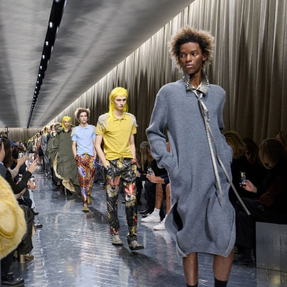 Dior Men Winter 2026-2027: Ο Jonathan Anderson θόλωσε το όρια ανάμεσα στο αρσενικό και το θηλυκό παρουσιάζοντας μια επική συλλογή