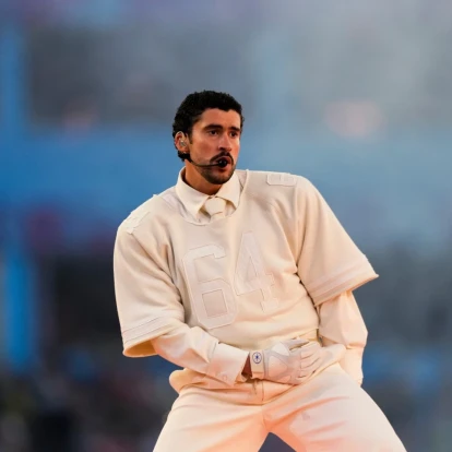 Πώς ο Bad Bunny μέσα από τη fiesta του κατάφερε να περάσει το πιο αντιρατσιτικό μήνυμα της περιόδου