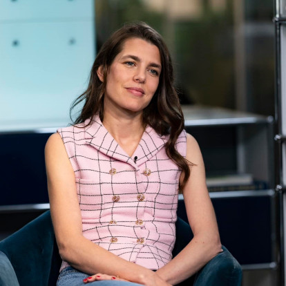 Η Charlotte Casiraghi κυκλοφορεί το πρώτο της βιβλίο και μας αποκαλύπτει τις ρωγμές της