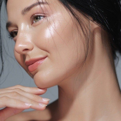 Tο “snowflake shadow” είναι για όσες αναζητούν το πιο παραμυθένιο eye look για τον χειμώνα