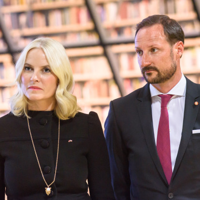 Σκάνδαλο Epstein: Πώς εμπλέκεται ακόμη και η βασιλική οικογένεια της Νορβηγίας στην υπόθεση;