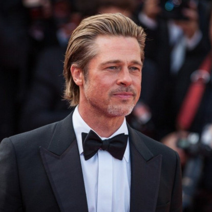O Brad Pitt καταφθάνει στην Ύδρα και όλα τα βλέμματα στρέφονται επάνω του