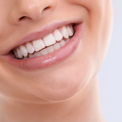 Στοματική υγεία και γενική ευεξία: Η σημασία της κατά την εμμηνόπαυση