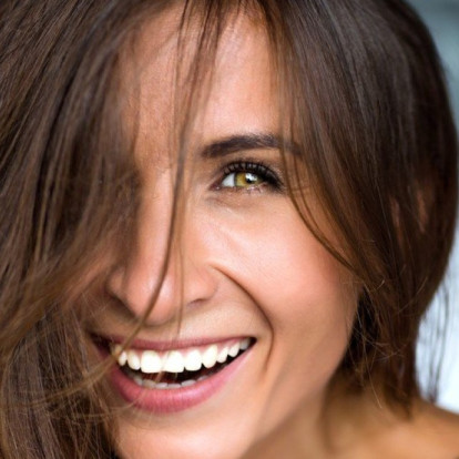 Ο χρόνος αλλάζει, το χαμόγελο εξελίσσεται: Γιατί μετά τα 50 η στοματική υγεία χρειάζεται ιδιαίτερη φροντίδα;