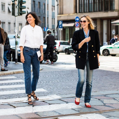 Τα outfit jeans που επιλέγουν οι Γαλλίδες τη νέα σεζόν στο repeat