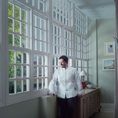 Face to Face με τον Αλέξανδρο Τσιοτίνη: «Αν έφτιαχνα ένα πιάτο που να απεικονίζει το σήμερα, αυτό θα είχε σύνθετη γεύση, ίσως ανησυχητική στην αρχή, αλλά τελικά ανθεκτική»