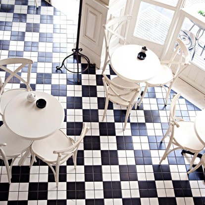 Βόλτα στην Καρόλου Ντηλ: Τα στέκια που πρέπει να επισκεφτείτε