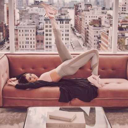 Αποκτήστε τους άψογους γλουτούς της Selena Gomez με τρεις ασκήσεις