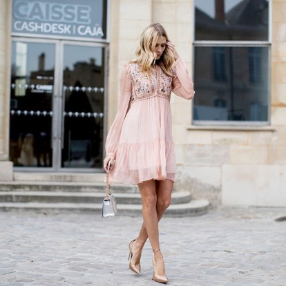 Wedding dress code: Τι δεν πρέπει να φορέσετε ως καλεσμένες σε γάμο