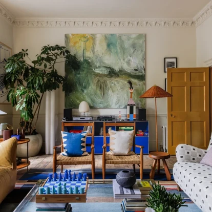 Ένα γεωργιανό townhouse στο Bath της Αγγλίας μετατρέπεται σε καλλιτεχνικό guesthouse γεμάτο design έπιπλα και χρώμα