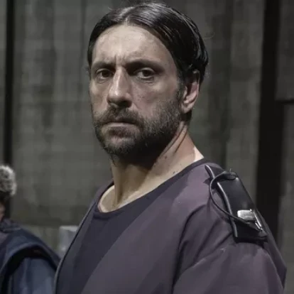 Backstage Stories με τον Γιώργο Χρυσοστόμου: «Πλέον, έχω λίγο περισσότερη κατανόηση πρώτα προς τον ανήλικο εαυτό μου και μετά προς αρκετούς ανθρώπους»