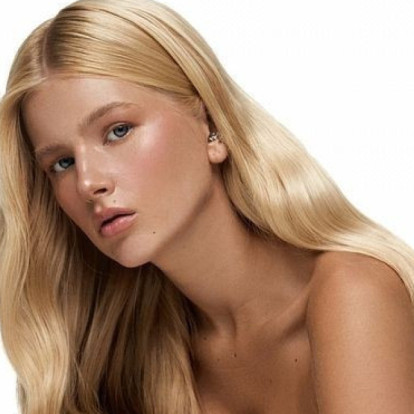 Η νοσταλγική και άκρως εντυπωσιακή απόχρωση στα χείλη που όλες θα θέλετε να προσθέσετε στο νεσεσέρ σας